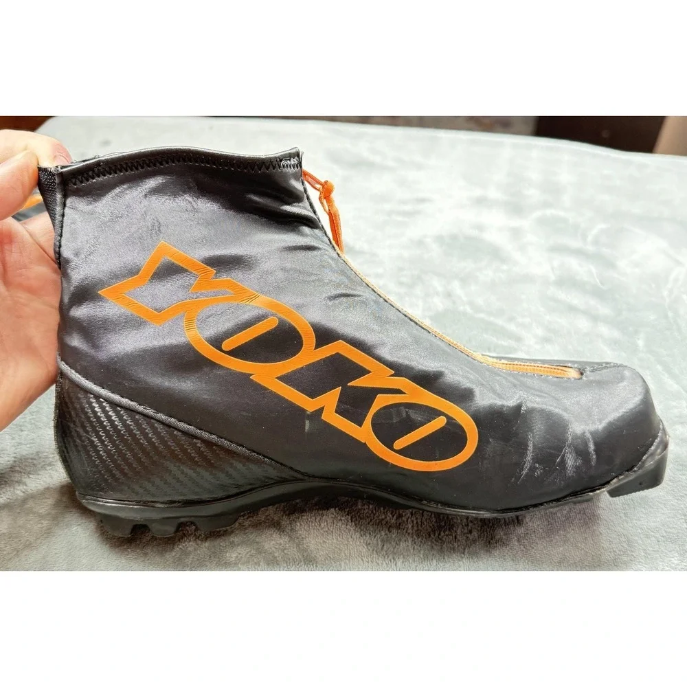 Yoko YXC 1.0 Cross Country Ski Boots Mens EU 43 (28.5 Mondo) Black Orange Gloves